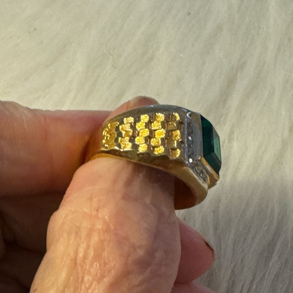 Beautiful 18k Heavy Gold Electroplated Men Ring Size 10. Tote P4